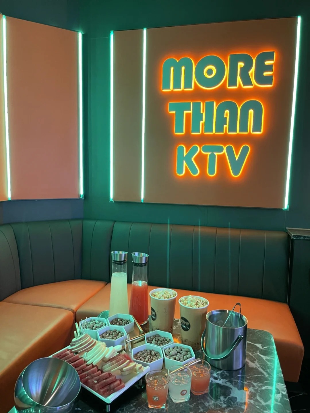 带你去感受一场赛格朋克风KTV